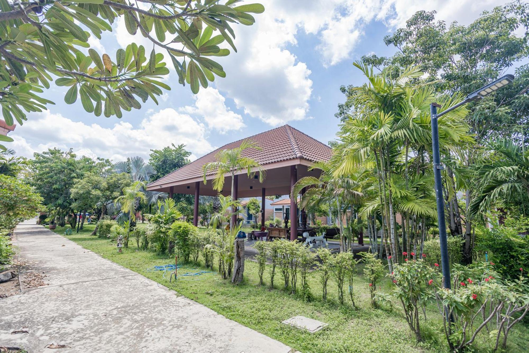 Busaya Resort & Cuisine Nakhonpathom Kültér fotó